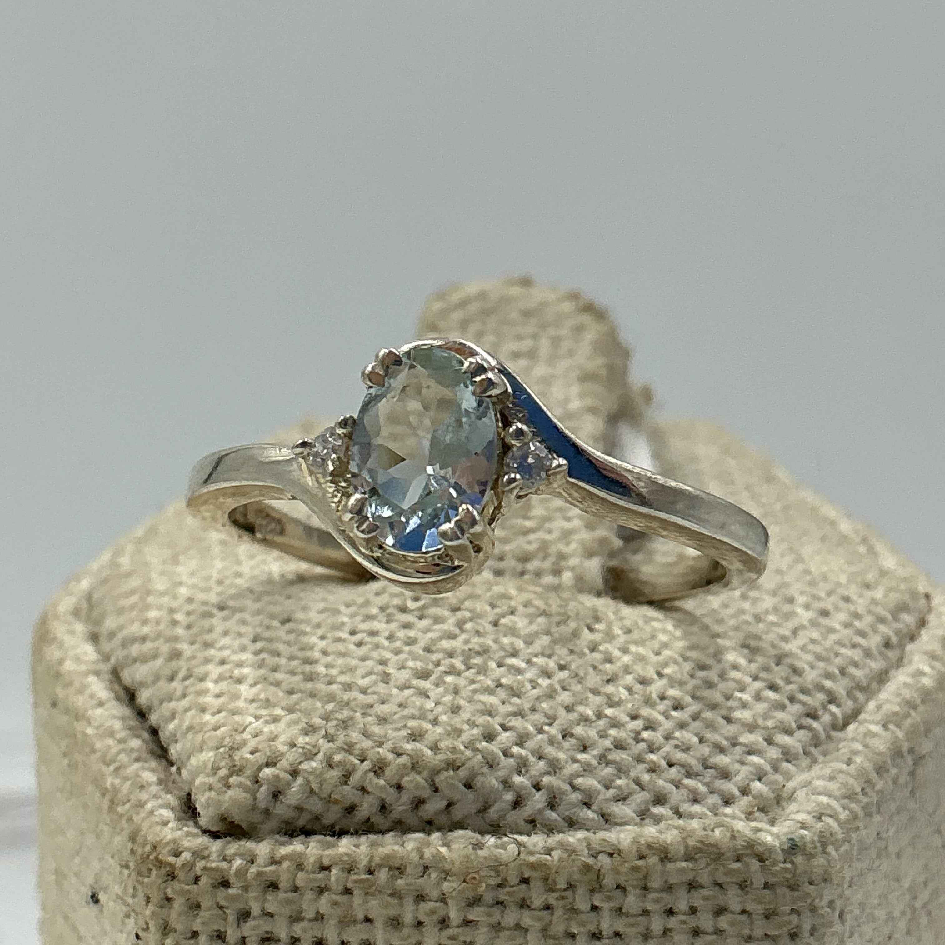 Sterling Silver Split Banded Oval Aquamarine Ring- Size 9 - Peace, Courage & Clear Communication