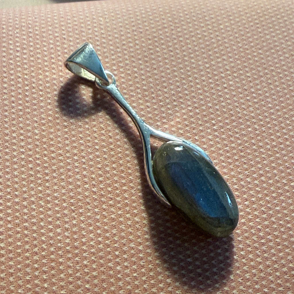 Sterling Silver Gemstone Drop Pendant – Labradorite or Rainbow Moonstone
