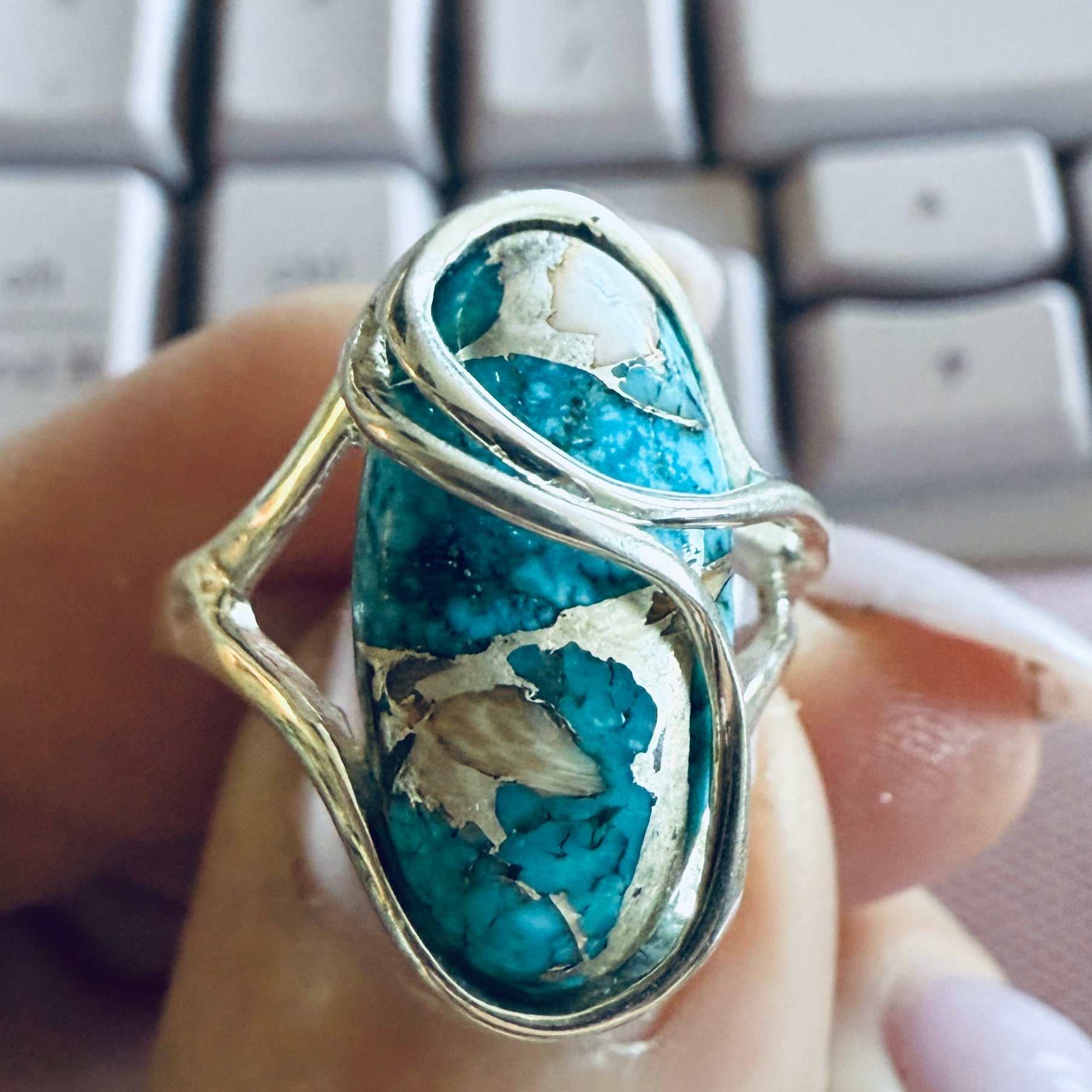 Flowy Turquoise Ring - Sterling Silver — Size 6