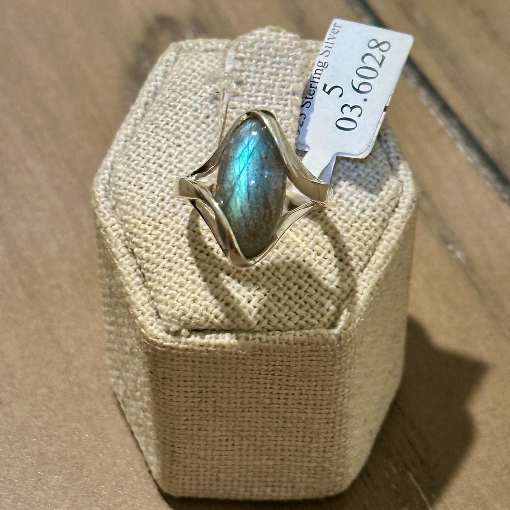 Labradorite Marquise Wave-Frame Ring – Sterling Silver – Sizes 5 & 10