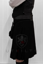 Traditional Kilt – Premium 6–8 Yard Wool, Solid Black