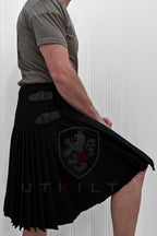 Traditional Kilt – Premium 6–8 Yard Wool, Solid Black